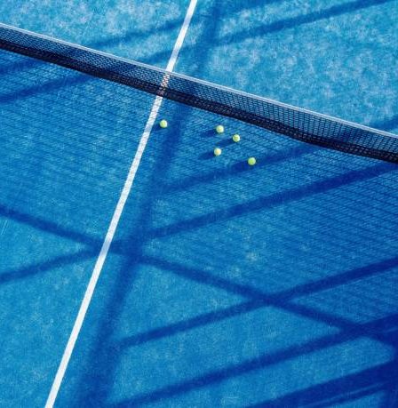 La construction d’un court de tennis est un projet ambitieux qui nécessite une planification minutieuse. Avant de commencer,
