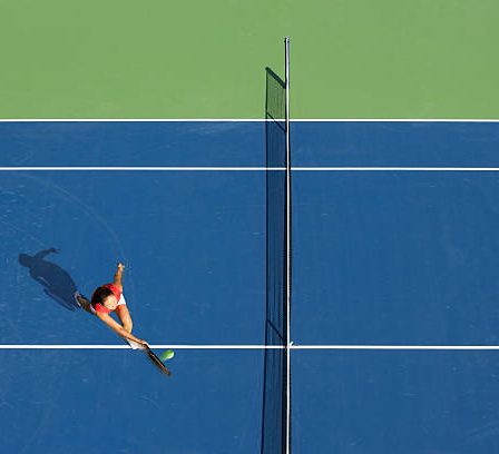 La construction court de tennis nécessite des fondations solides et adaptées pour assurer la durabilité et la performance de la surface.