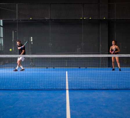 Tout d’abord, la construction court de tennis en zone résidentielle doit suivre les règles d’urbanisme. En effet, chaque commune