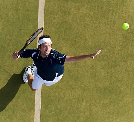 Dès la phase de construction court de tennis, il faut penser à l’entretien. En effet, chaque surface a des besoins spécifiques. Ainsi,