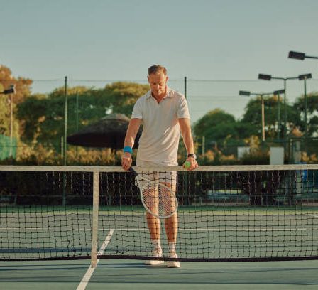 Dans le tennis, les enfants commencent souvent très tôt. Dès l’âge de 4 ans, ils peuvent jouer. En effet, les compétitions commencent